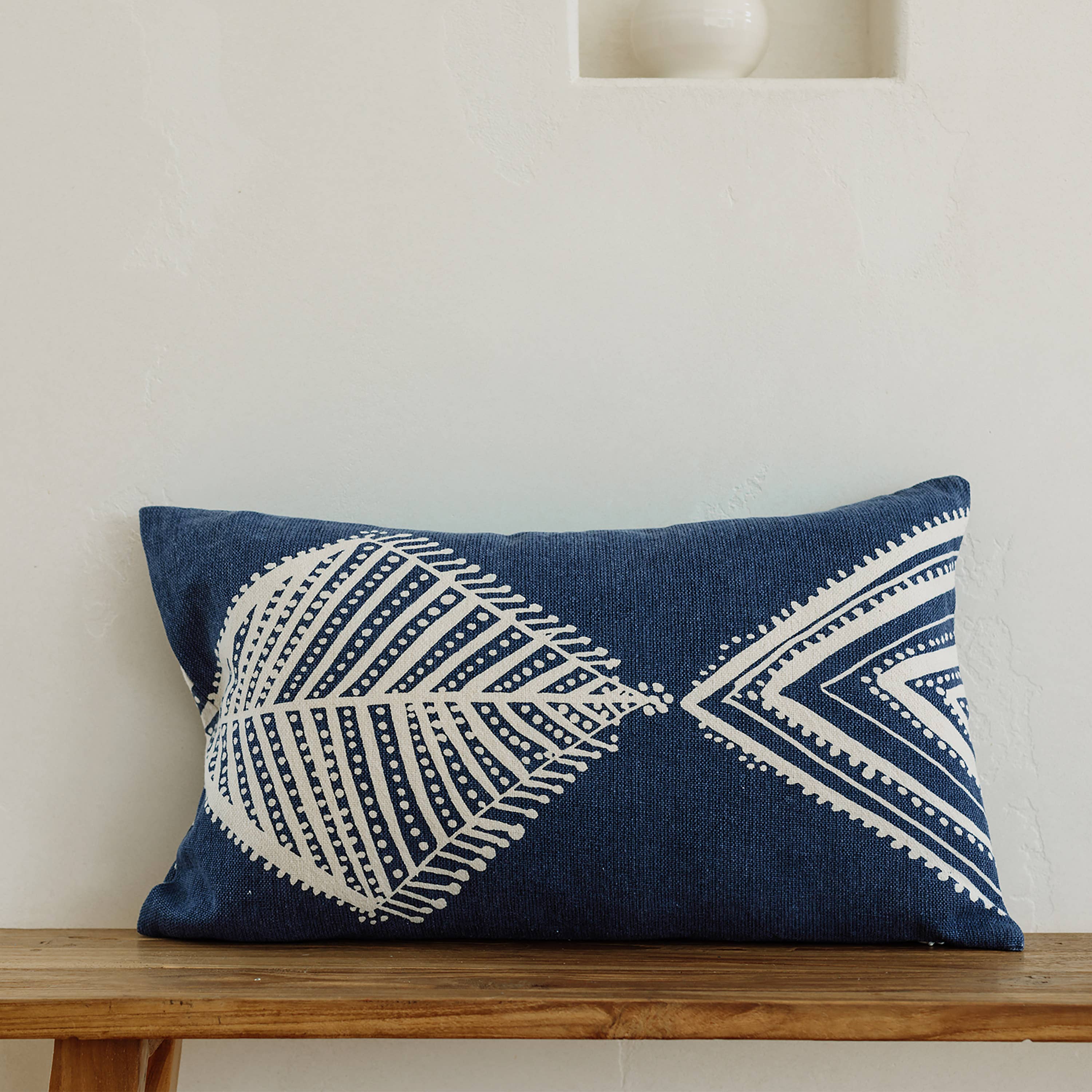 NAKI & SSAM INC. - Wholesale Throw Pillow Cover - Meraki Collection 24in.x14in.Gond Art-Inspired Printed Fish20