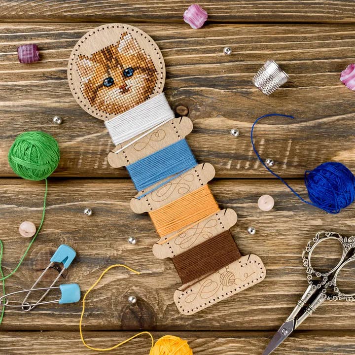 HobbyJobby - Wholesale Embroidery/cross-stitch supplies - Blank for embroidery with thread on wood FLHW-012