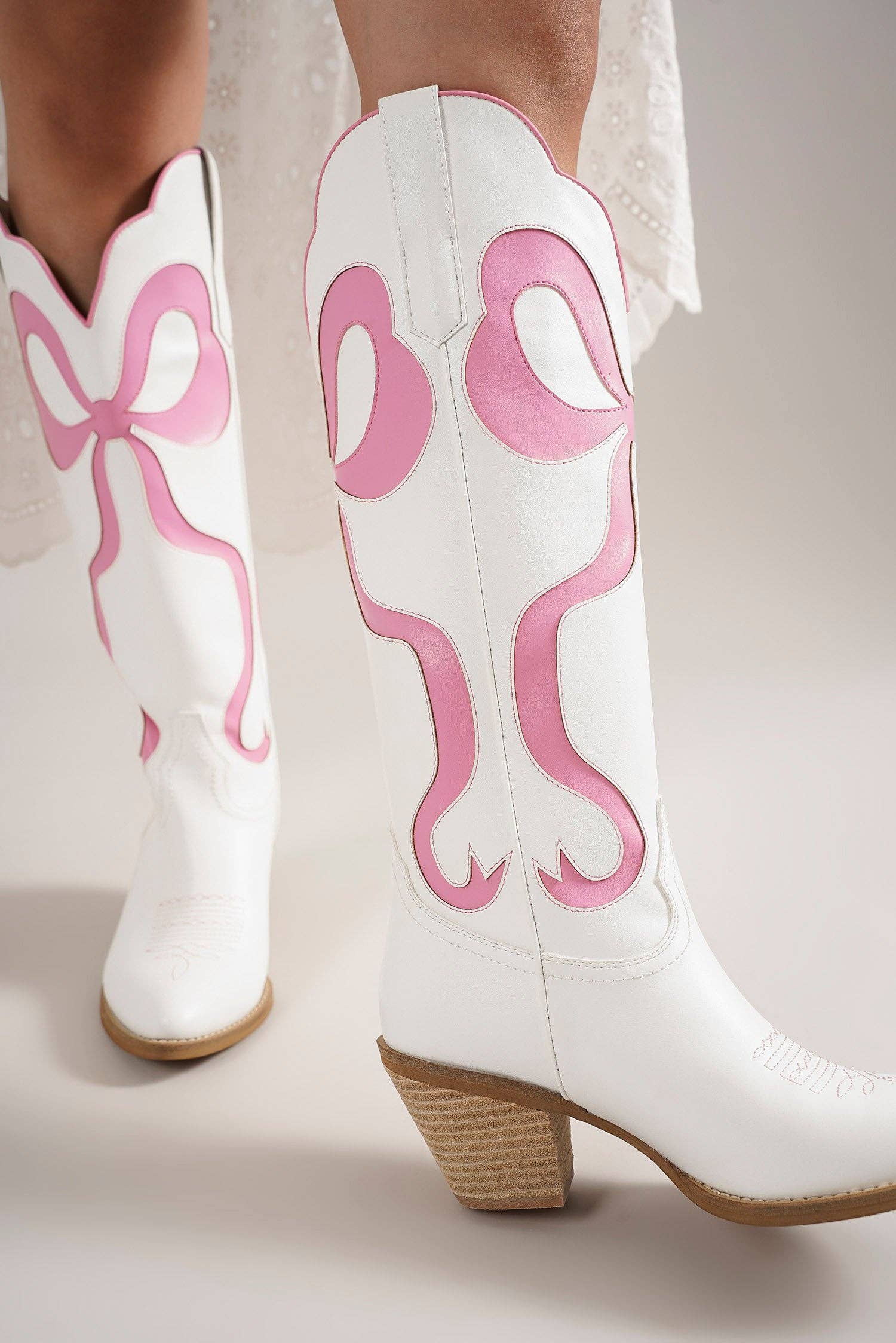 BEAST FASHION – Großhandel Cowboystiefel  Damen – GLENDA-10 Western-Stiefel mit Schleifendetail2