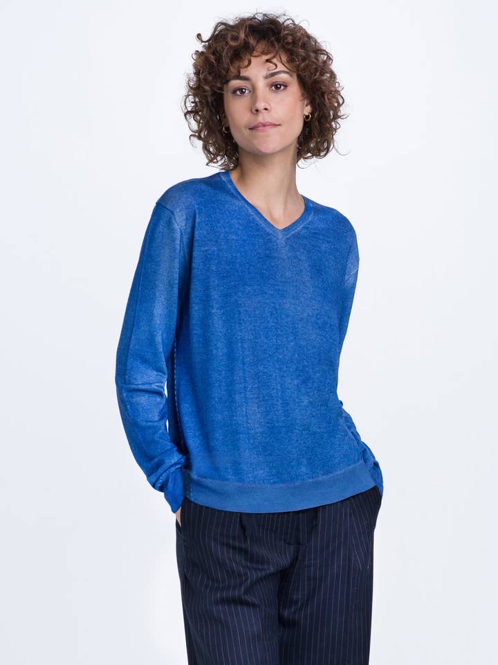 V Neck Blue Elktric per la vendita all'ingrosso da parte di Ama Pure