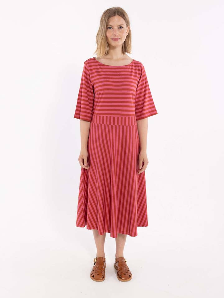Robe Modal SS Daneviborg Chili/Cerise Doux pour la vente par Danefae København