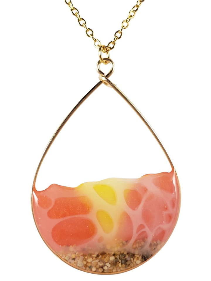 Collier eau et sable en mousse de mer Sunset Beach en or jaune pour la vente par Skinny Pig Designs