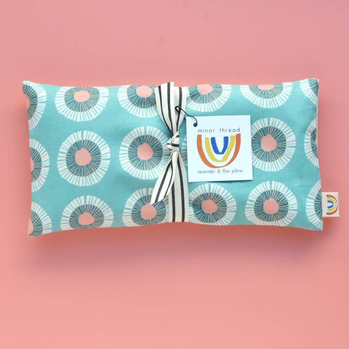 Øjenpude med vægt i blød teal farve med strandtusindfryd for engroshandel hos Minor Thread