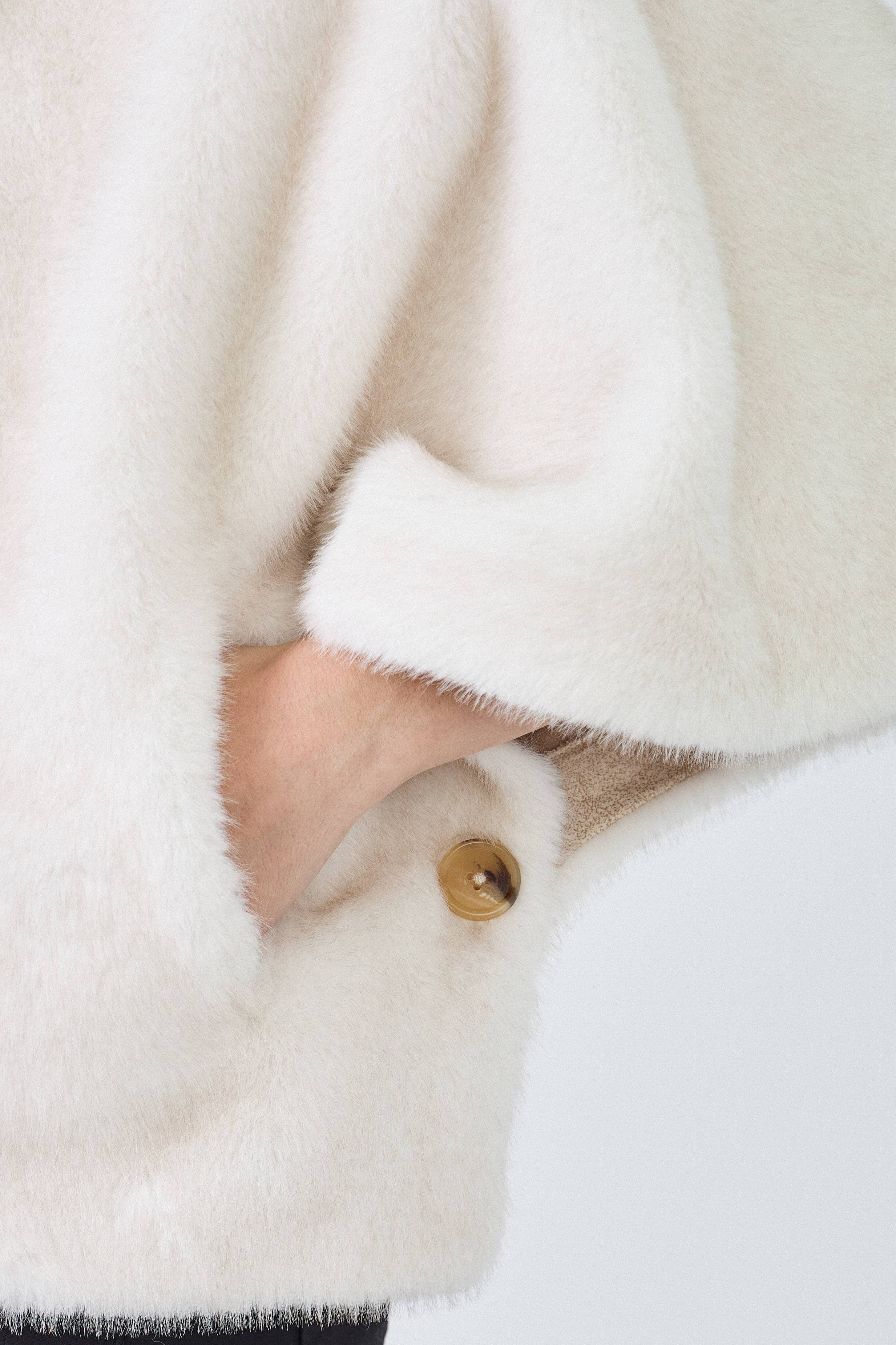 Giovanni Paris - Vendita all'ingrosso Pelliccia/Pelliccia sintetica - Donna - Mantella Alizée con cappuccio in ecopelliccia19