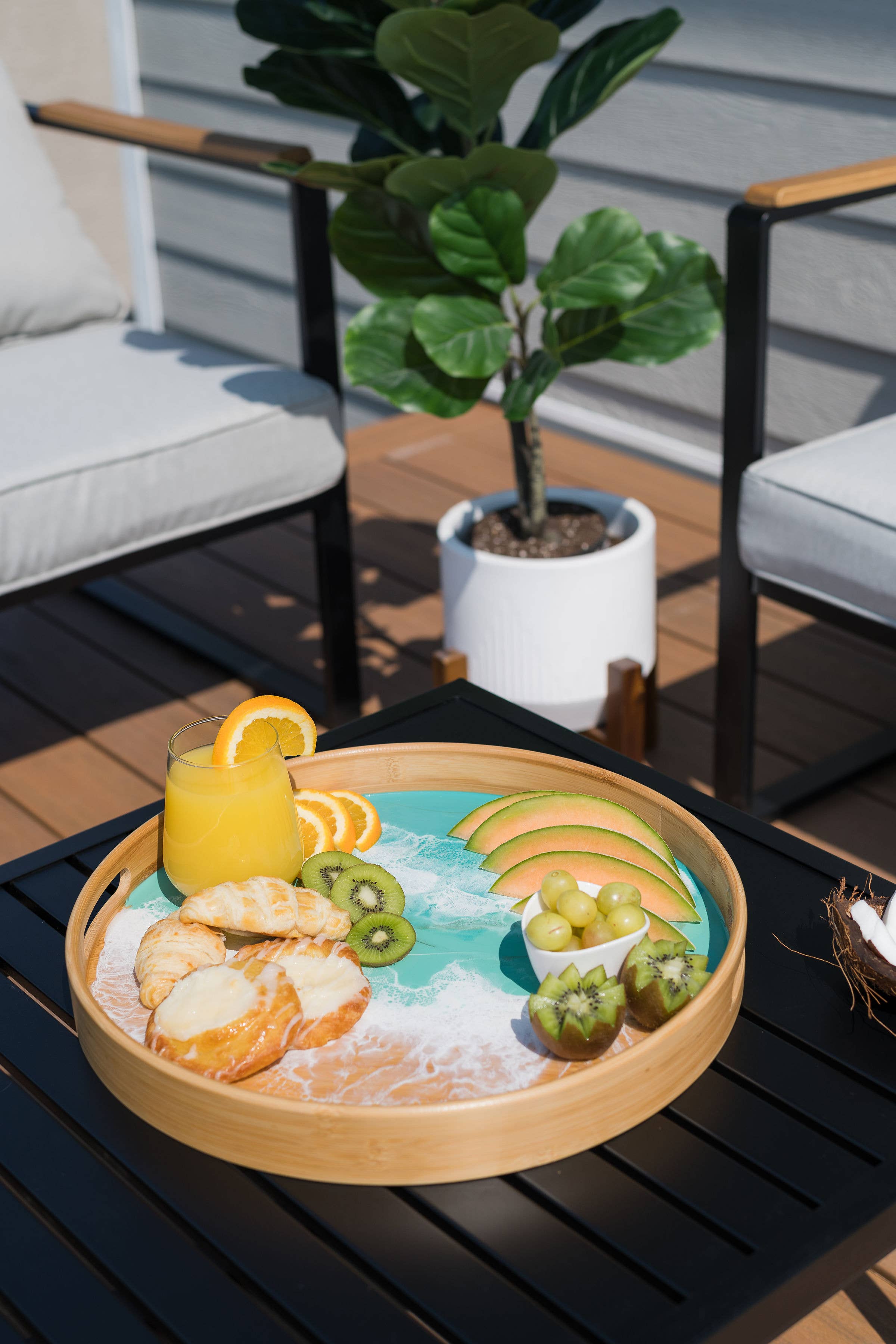 Lynn & Liana Designs – wholesale Serveringsfat – Runda serveringsbrickor i bambu med harts – inga tullavgifter!12