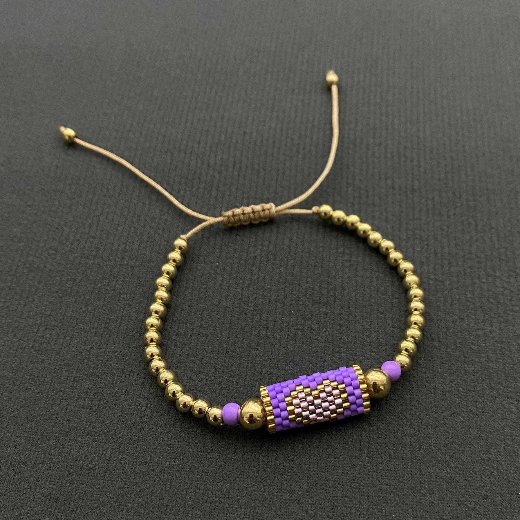 Mio Queena - Vente Bracelets à breloques/pendentifs - Bracelet Charme en Perles de Rocaille Motif Cœur Bohème - BJ/SB0