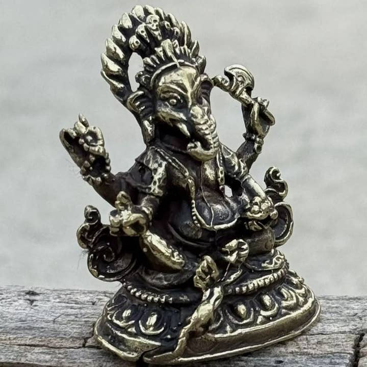 Lungta Imports - Venta al por mayor Figura decorativa - Pequeña estatua de bronce de Ganesha para la sabiduría y la riqueza de Nepal3