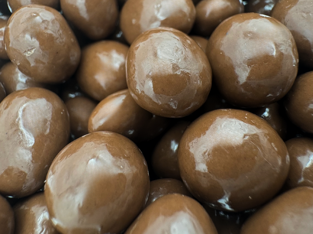 Martin's Country Store LLC - Vendita all'ingrosso Dolci ricoperti di cioccolato - UVA PASSA AL CARAMELLO E SALE MARINO - CIOCCOLATO AL LATTE 354g1