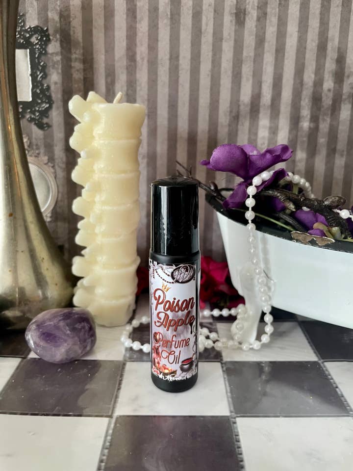 Huile de parfum Poison Apple Gothic pour la vente par Black Dahlia Boutiques