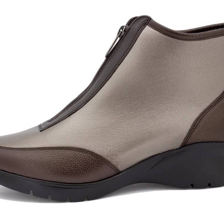 Engraved Bronze Boot 245875 for wholesale by PieSanto