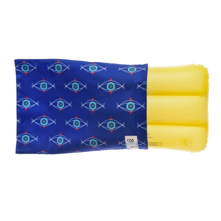Oreiller de plage mauvais œil pour la vente par Bleecker&Love