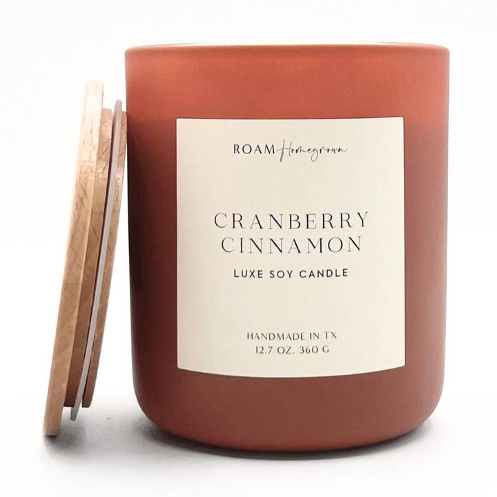Bougie d'automne et de vacances aux canneberges et à la cannelle pour la vente par ROAM Homegrown