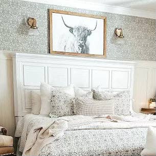 Œuvre d'art encadrée Highland Cow pour la vente par Twelve Timbers