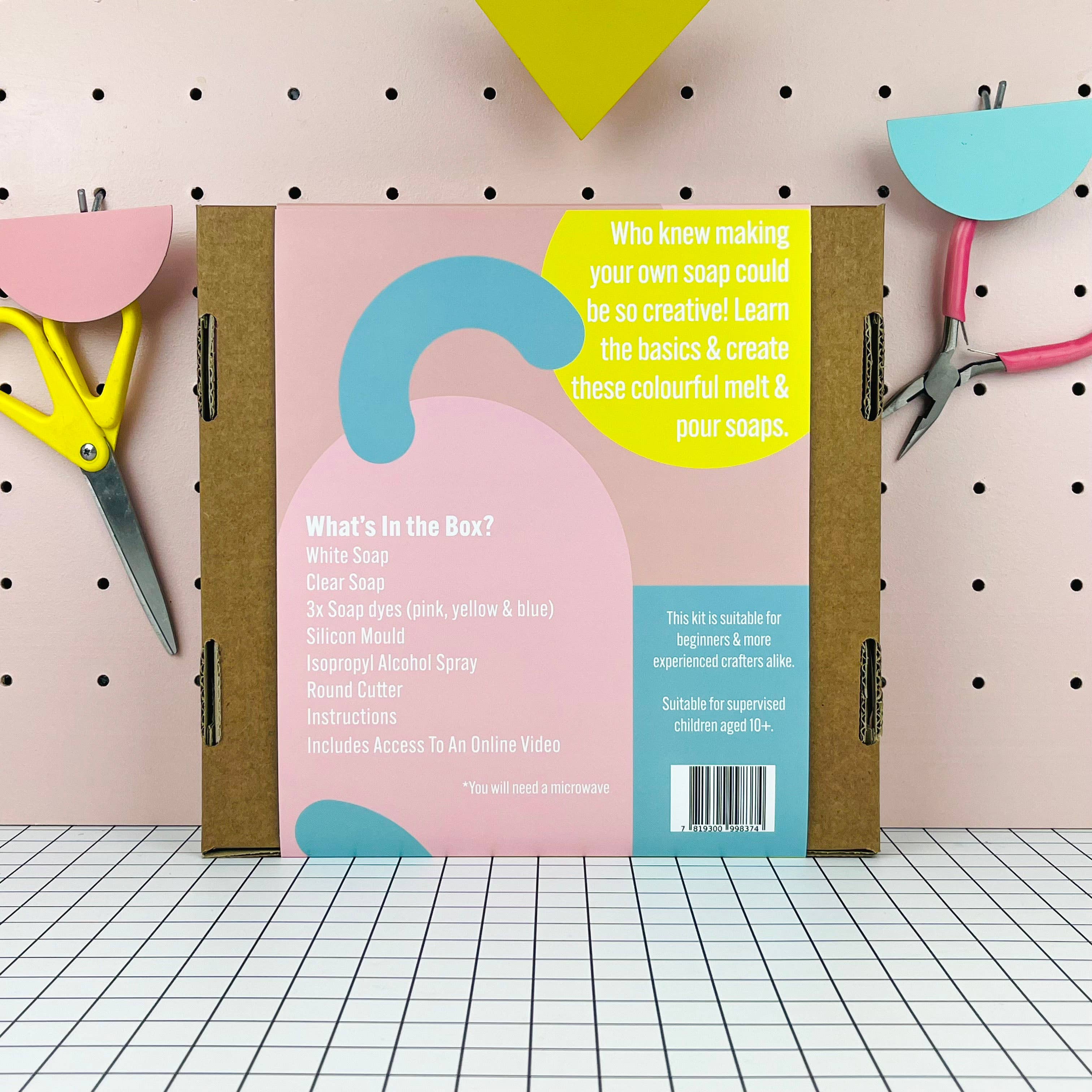 The Edinburgh Craft Club - Wholesale DIY Craft Kit - Geometric Melt & Pour Soap Making Kit2