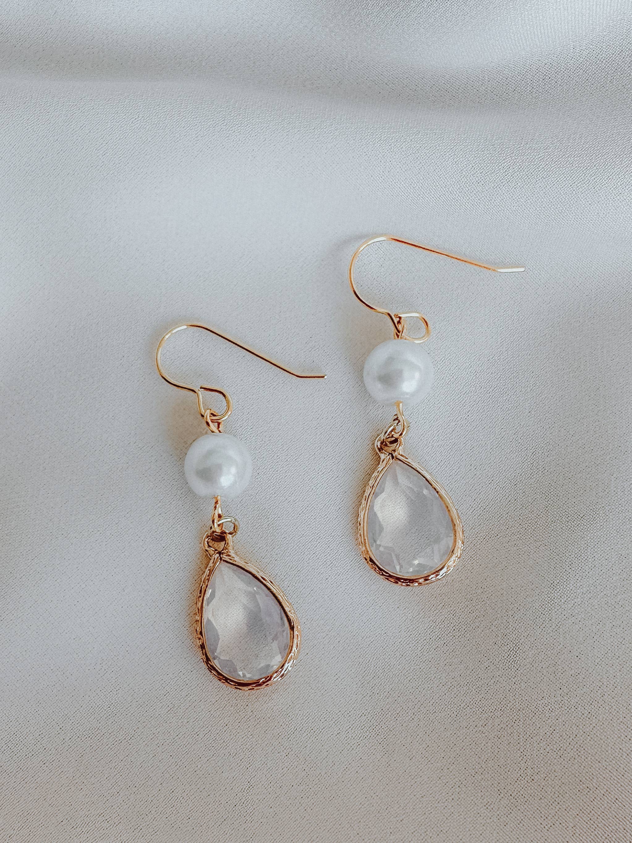 Clay & Fern Co. - Wholesale Dangle Earrings - Enya Earrings - Pearl & Opal Gold Earrings1