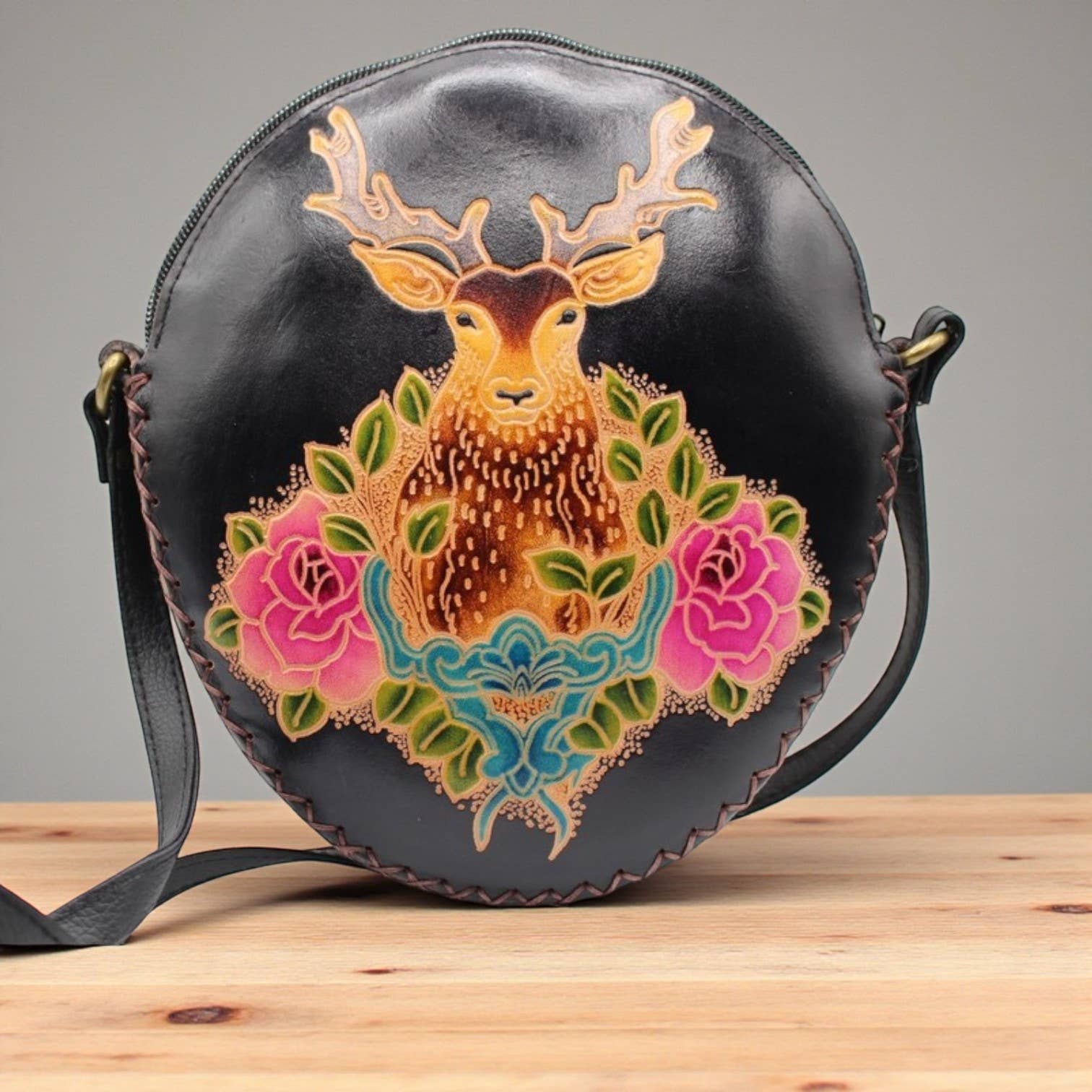 Sunflower Handmade leather inc - Wholesale Crossbodytas - Dames - xle016 Handgemaakte grote rendier portemonnee tas crossbody2