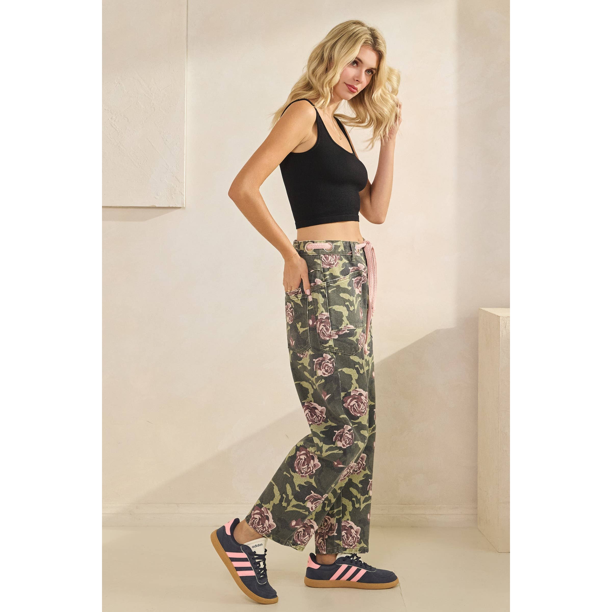 Veveret - Wholesale Pants - Women's - Printed Horseshoe Jeans with Belt Detail34