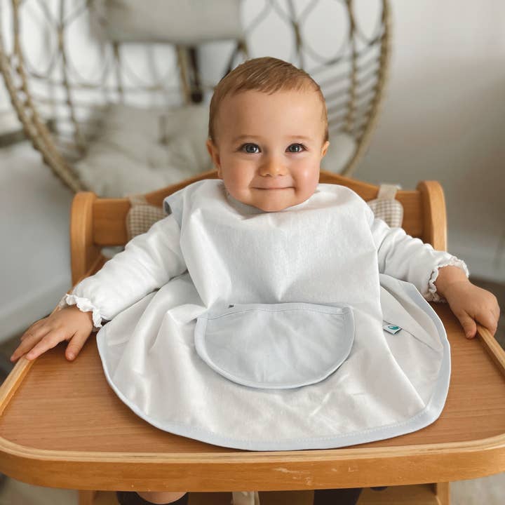 Bavoir Imperméable avec Poche et Attache pour Sucette pour la vente par Bean Baby Clothes