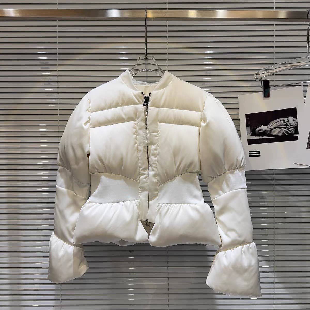 Productseeker – Puffer Jacket - Mulher por atacado – JK97 Casaco Quente de Cintura com Rosca Chic para Mulher10