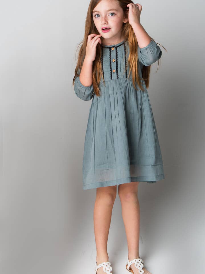 Grå Blonde Detaljer Kjole for engroshandel hos Yo Baby