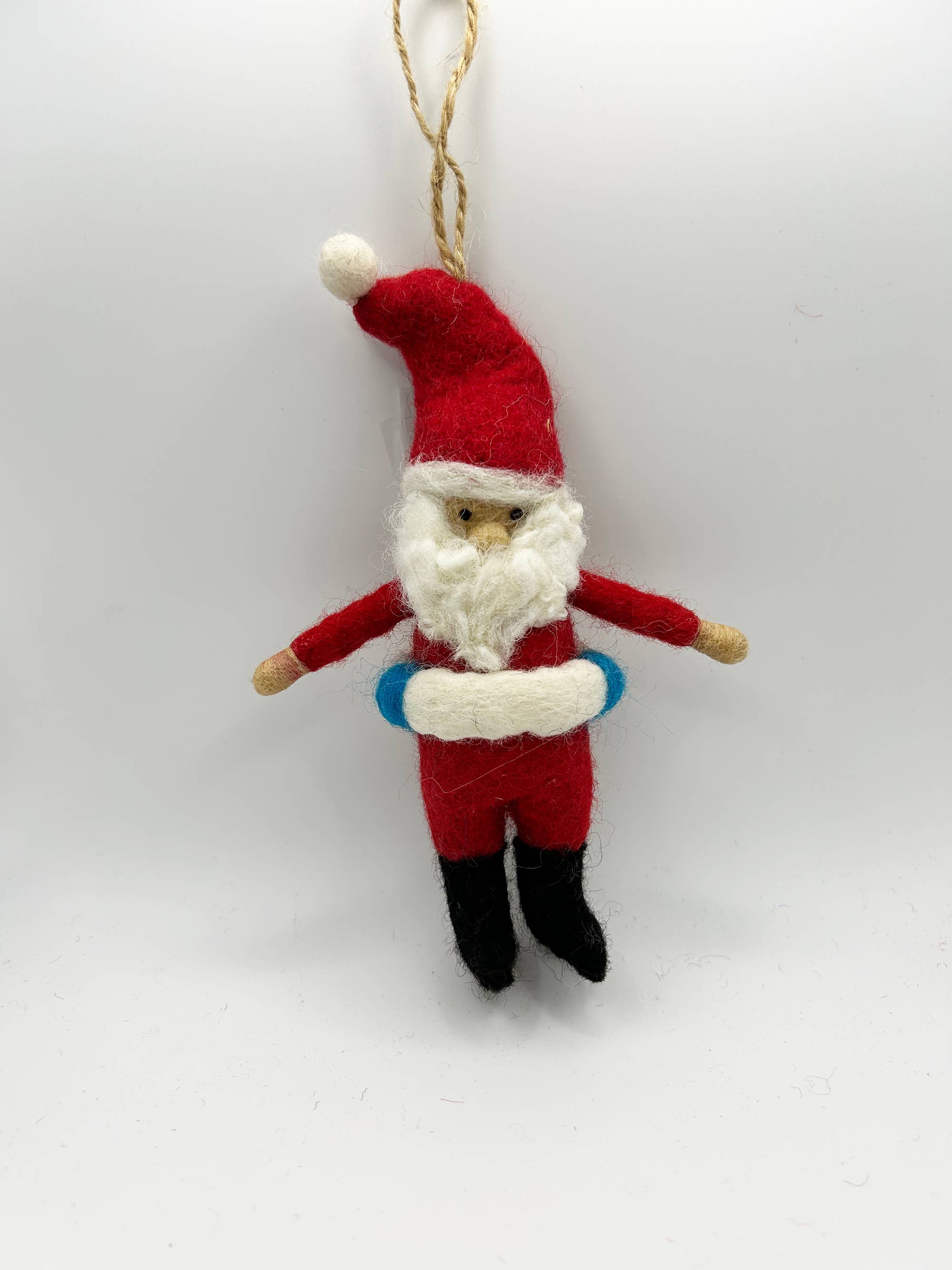 cerruti home - Vente Objets de décoration - Décoration « Père Noël en bouée » en laine feutrée faite à la main5