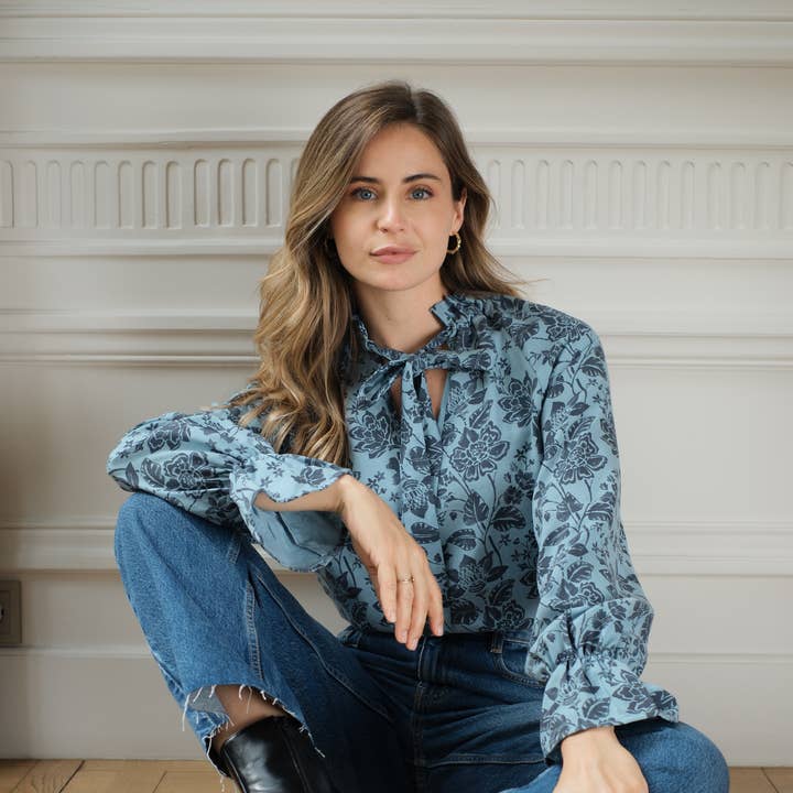 Floral blouse with lavallière collar - 4946T-GIA and other Purchase Wholesale essuie main lavable. Free Returns & Net 60 Terms on Faire trending on Faire.