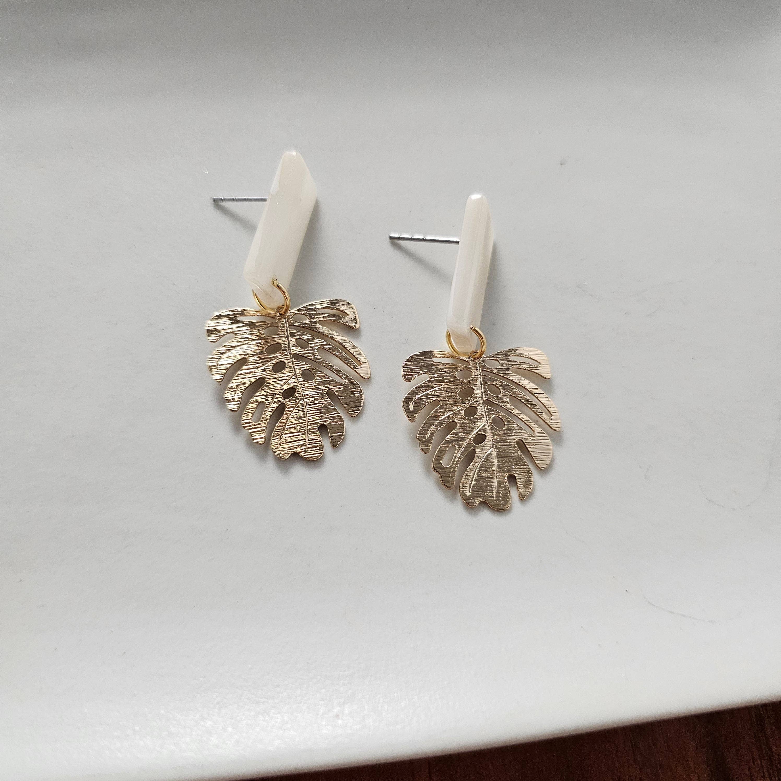 Spiffy & Splendid - Wholesale Dangle Earrings - Mini Belize Earrings - Ivory // Resort, Plant, Jewelry4