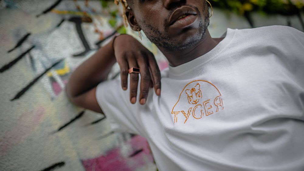 TYGER ESSENTIAL WHITE T-SHIRT for wholesale on Faire8