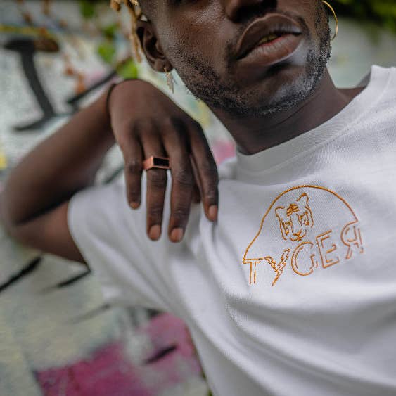 BIANCO T-shirt bianca essenziale Tyger in vendita all'ingrosso su Faire8