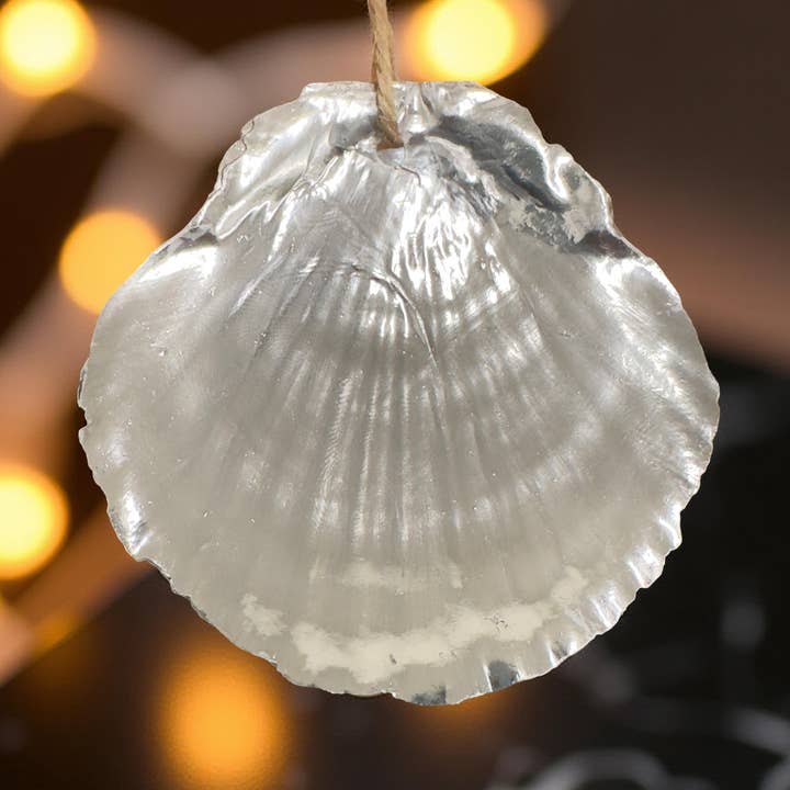 Metallic Schelpvormige Hanger – Kustvakantie Decoratie voor wholesale door Shell Yeah By Jaks LLC