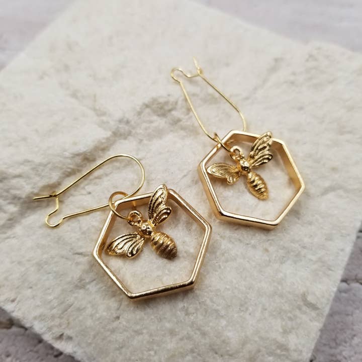 Treasure Wholesale - Wholesale Dangle Earrings - Honeycomb & Bee Earrings