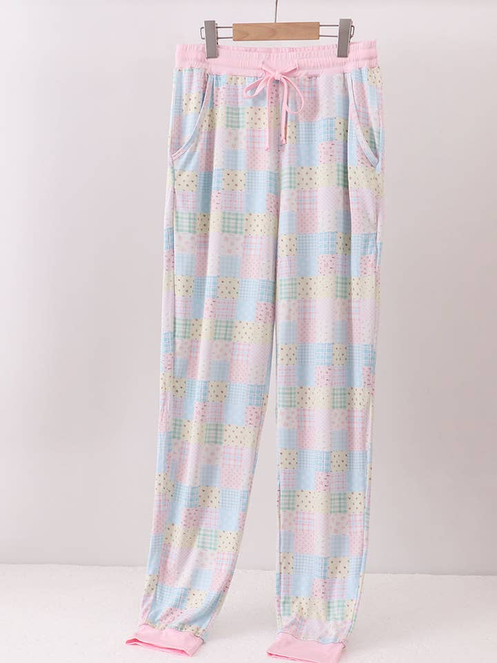 Rosa blommiga rutiga bambu mammapyjamasbyxor för wholesale av Aspen Rain Boutique