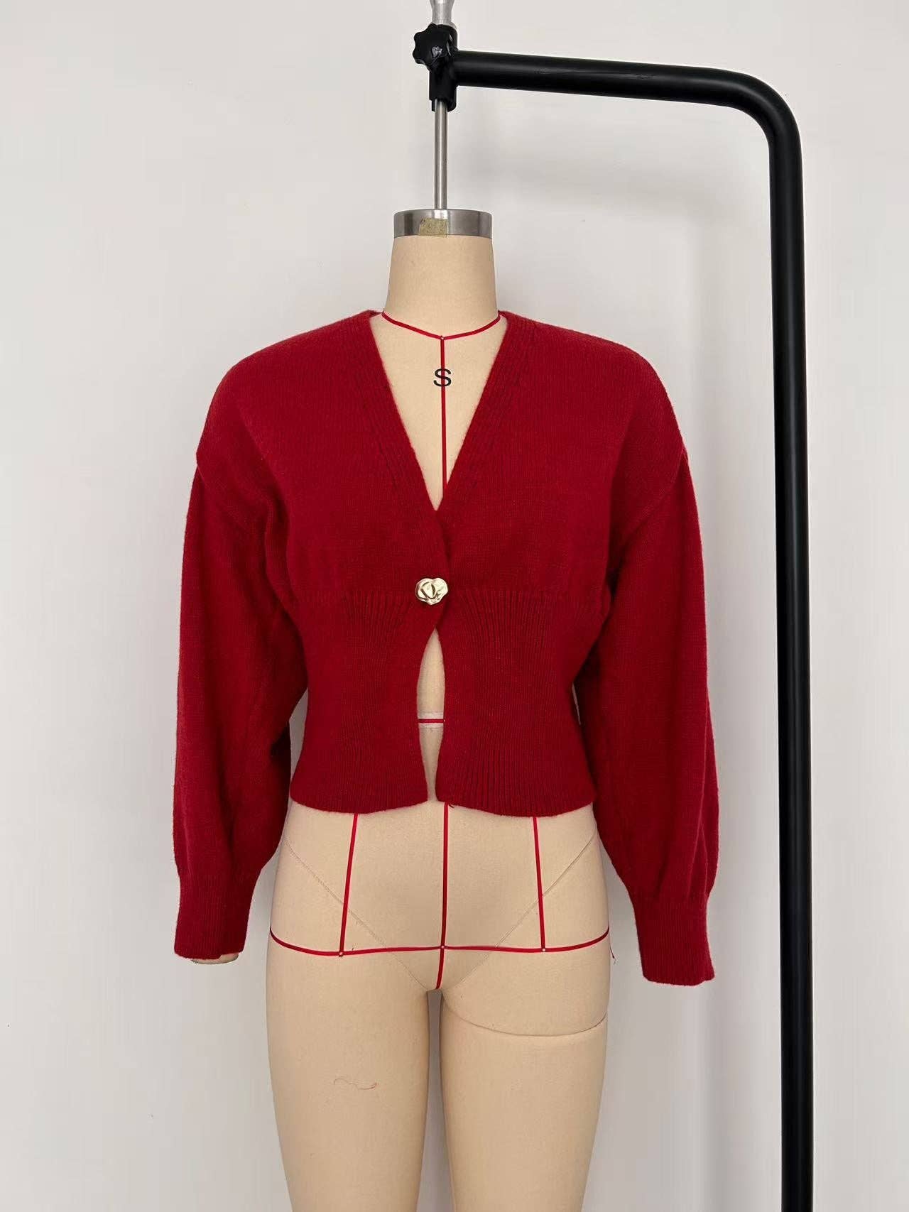 SALINA TRADING INC – wholesale Cardigan – Women’s – Minimalist V-Neck Button Knit Cardigan3