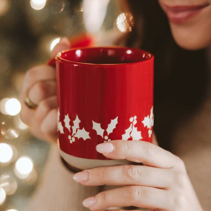 *NIEUW* Rode Holly Aardewerk Koffiemok - Kerstdecoratie voor wholesale door Sweet Water Decor