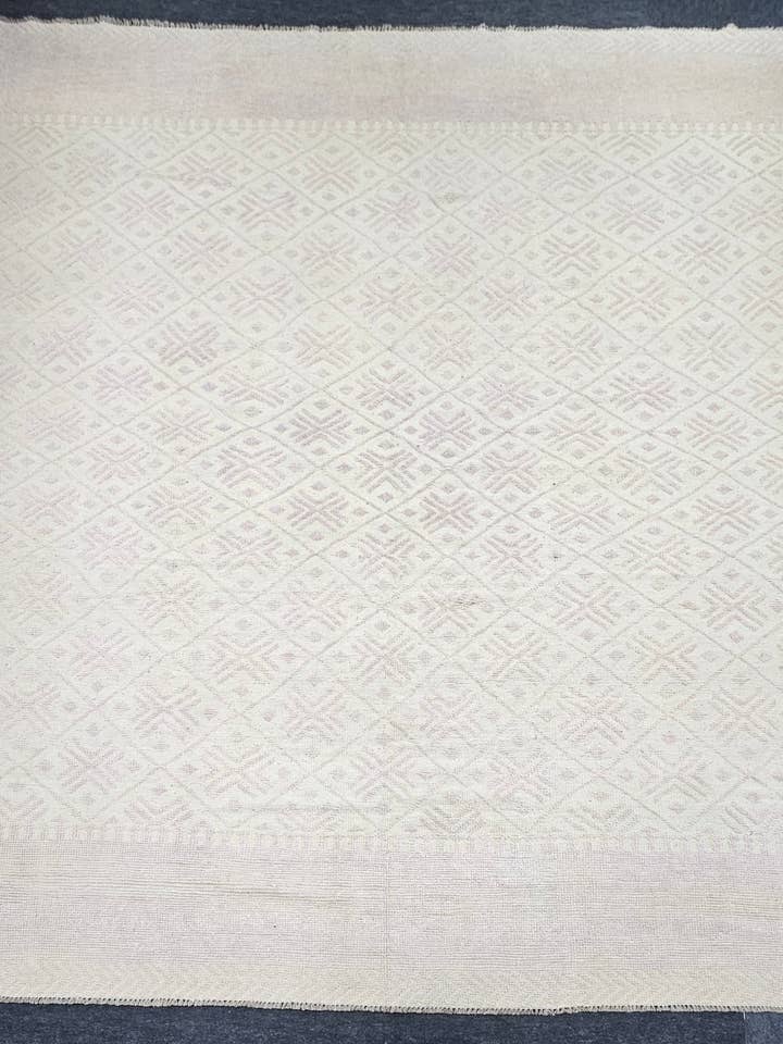 10249 Neuer marokkanischer Teppich im Used-Look, hellrosa für den Großhandel von John Ahmad