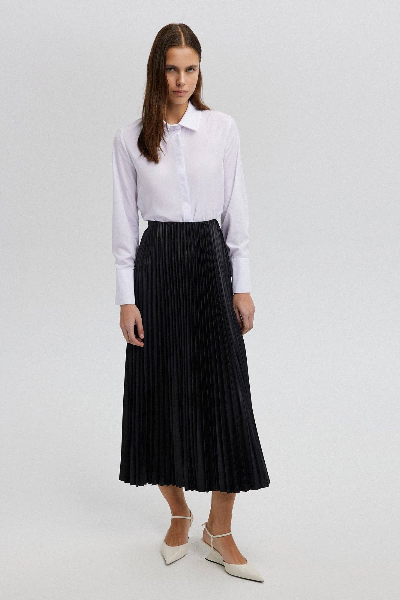 Black PLEATED SKIRT - MAXI LENGTH, HIGH WAIST for wholesale on Faire2