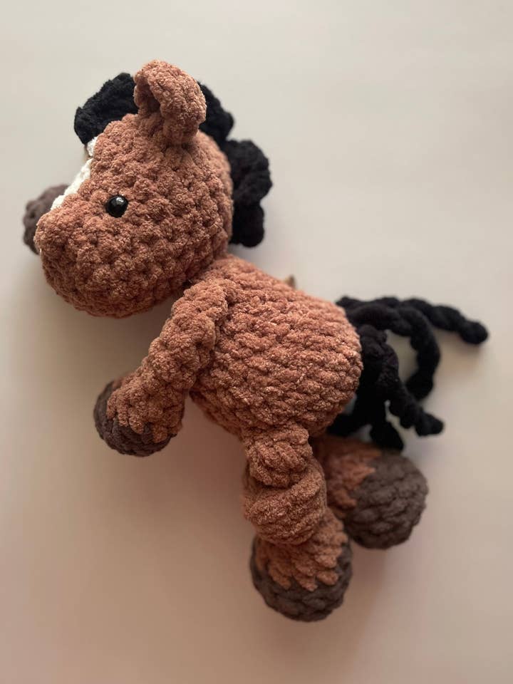 Cheval Hamilton au crochet - Peluche pour la vente par MAEMADE COMPANY LIMITED