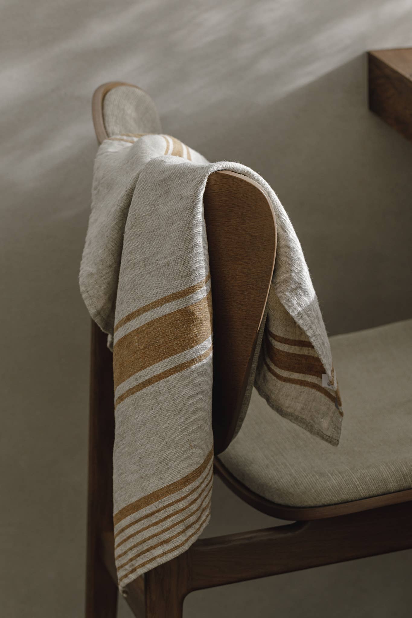 dodesign – Engroshandel Viskestykke – Linned viskestykke med sandfarvede striber6