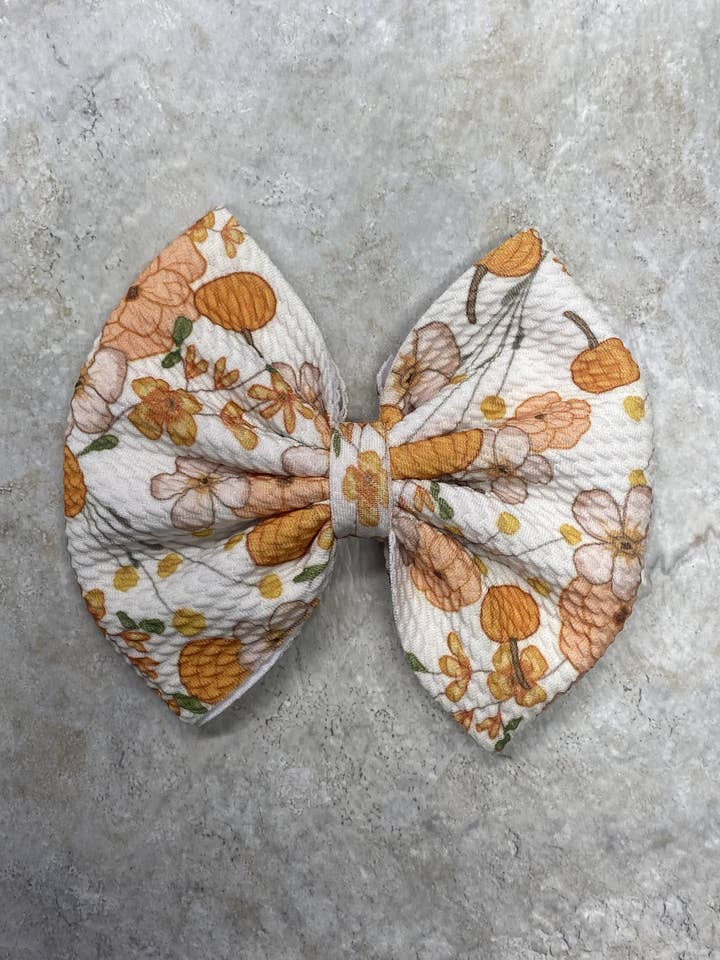 Arc de cheveux floral citrouille pour la vente par Misfit Knits by Ashlie
