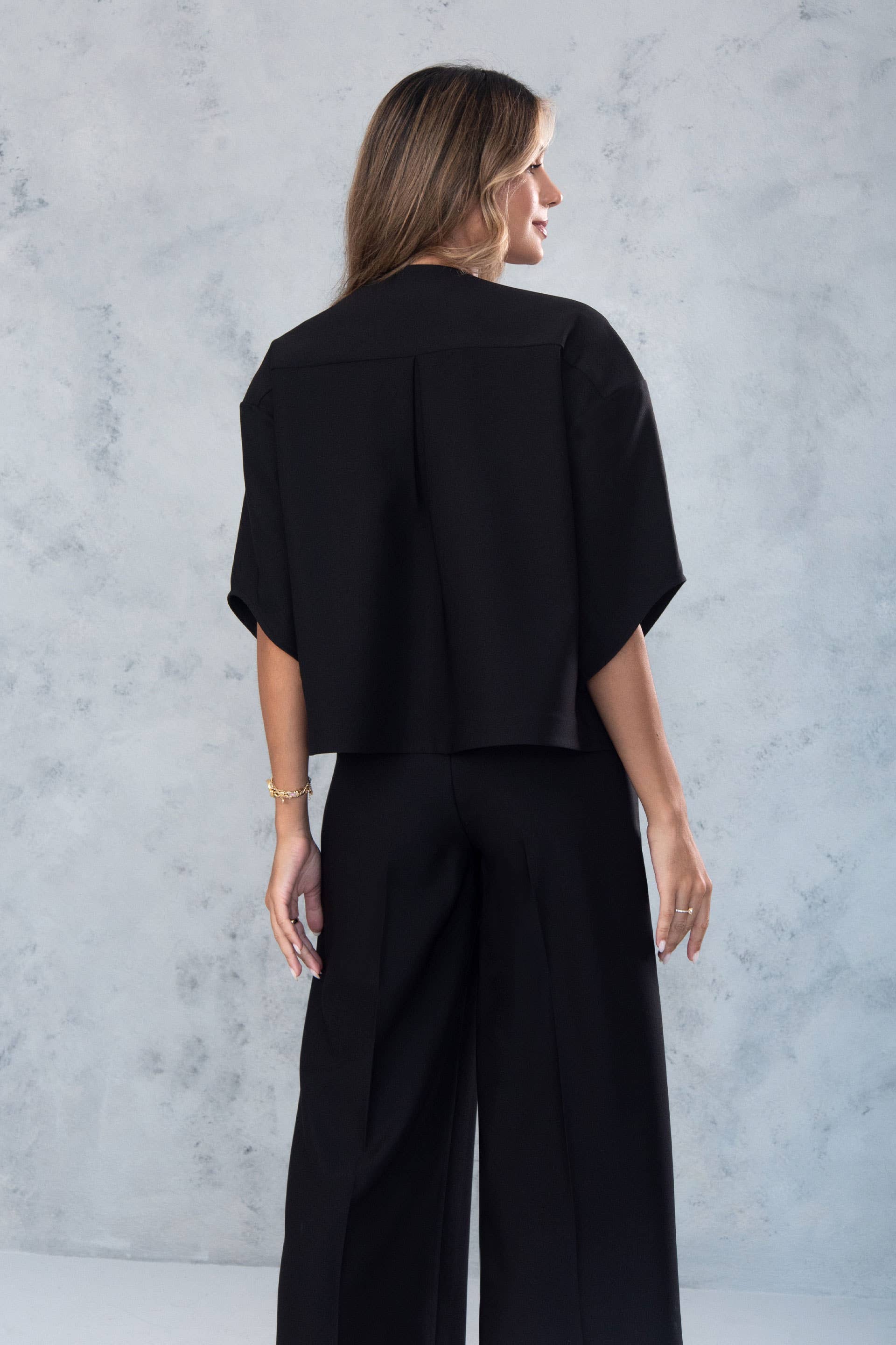 FERRACHE - Wholesale Jacket - Women's - Open fluid-cut jacket1