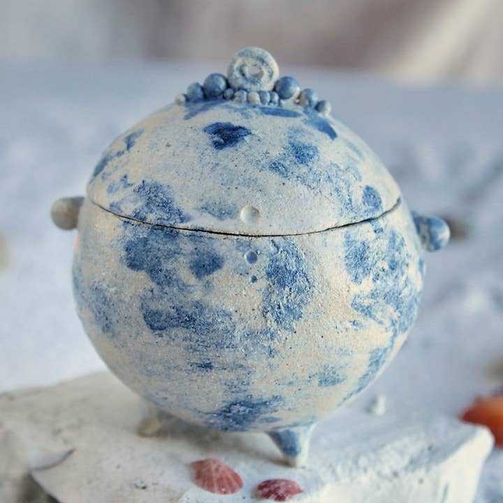 Petit chaudron pleine lune pour la vente par Nuria Vela Ceramica