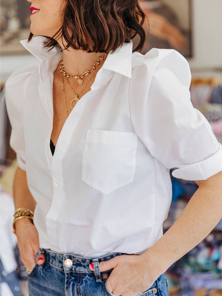 Chemise boutonnée blanche à manches bouffantes de couleur unie pour la vente par EG fashion