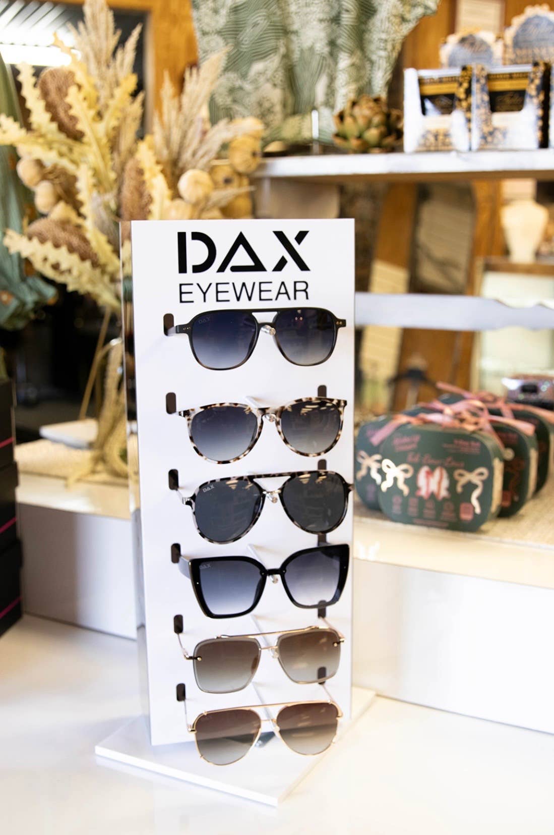 DAX Eyewear - Wholesale Sunglasses - Women's - Women’s Flared Sunglasses – Large Frame – Summer Line2