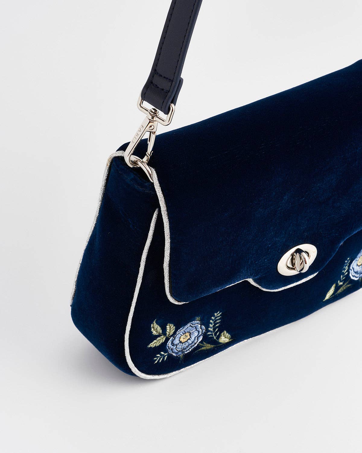 Fable England – Bolsa - Mulher por atacado – Carteira Azul Bordada com Rosas7