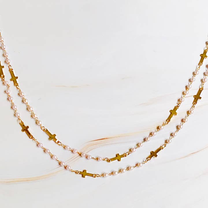 Ellison+Young – wholesale Hänge-/berlockhalsband – Pärlor och kors långt halsband