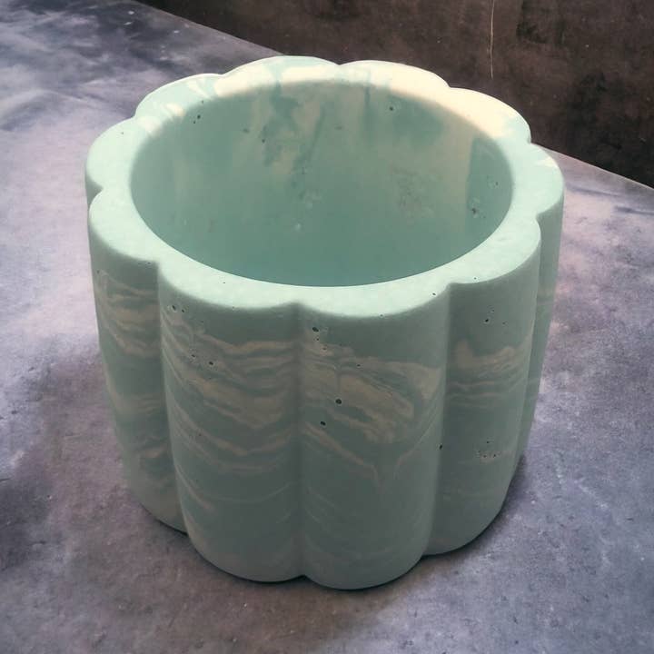 Jarrón para velas, florero o bolígrafo Jesmonite, huevo de pato y plata para venta al por mayor de Eco Homeware Studio