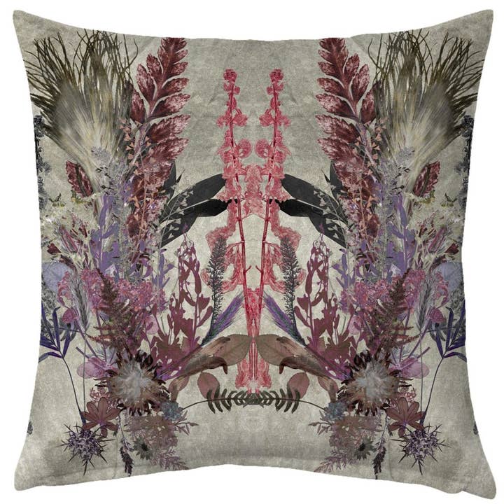 Glory & Grace | Mørk Blomstret Print Sofa Pude for engroshandel hos Gillian Arnold