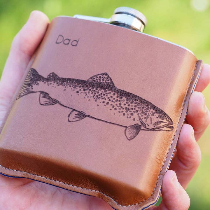 Gepersonaliseerde leren heupfles voor vissen in een geschenkdoos voor wholesale door Stabo