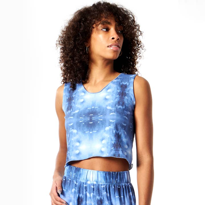 Top corto sin mangas elástico Babs - Estampado cielo azul para venta al por mayor de Babs Boutique NYC