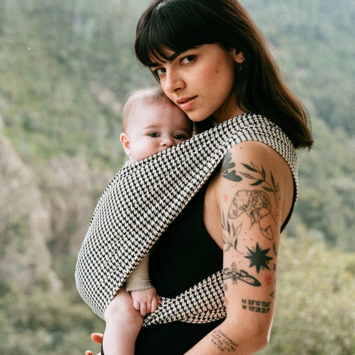 Porte-bébé sans noeud - Moss pour la vente par Studio Romeo